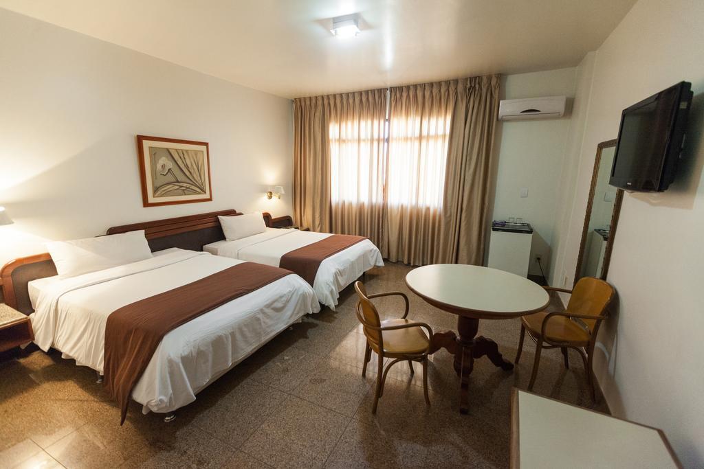 Dimas Lessa Hotel Montes Claros Extérieur photo