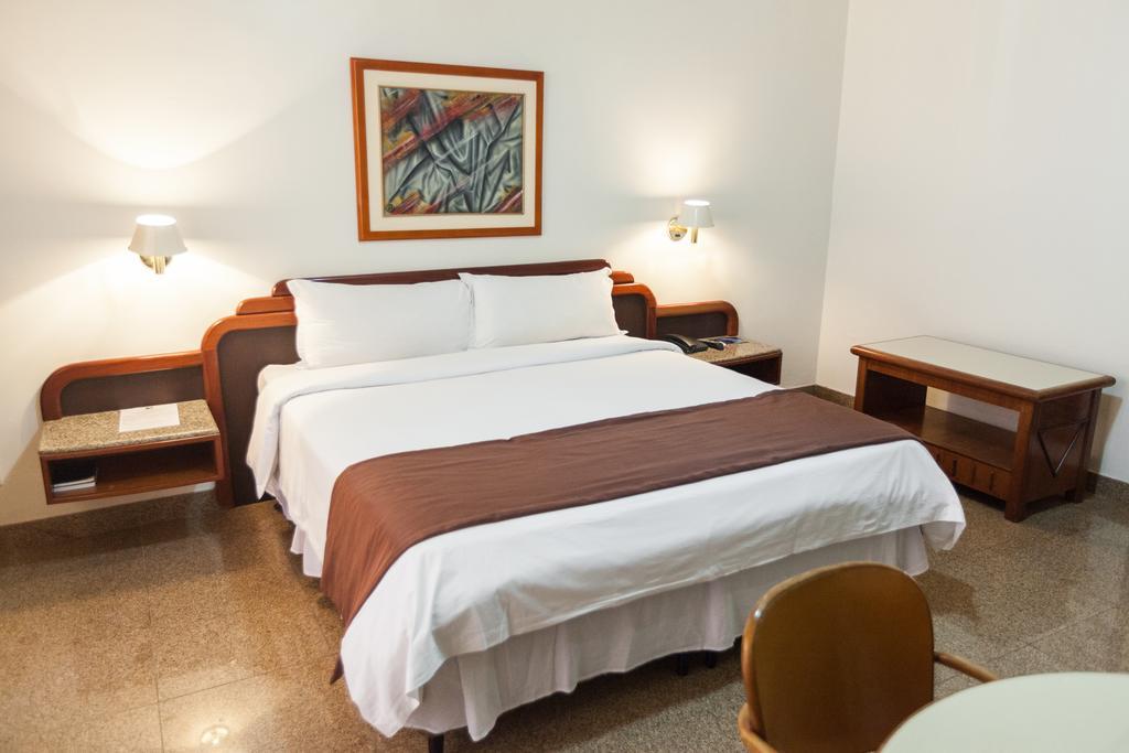 Dimas Lessa Hotel Montes Claros Extérieur photo