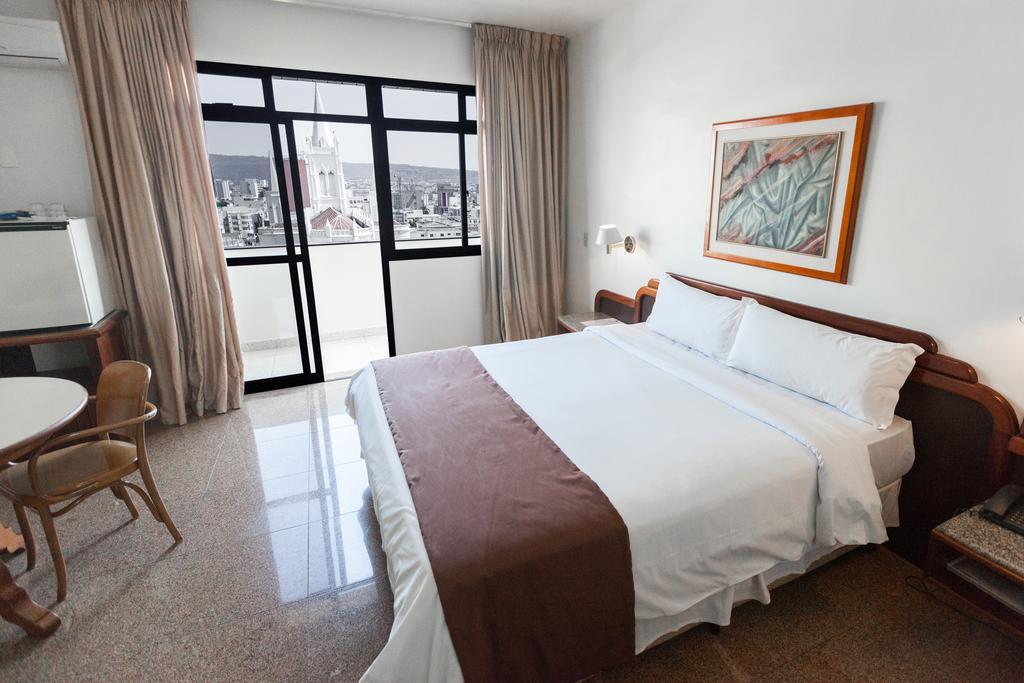 Dimas Lessa Hotel Montes Claros Extérieur photo